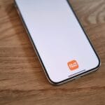 Logo temu na smartfonie