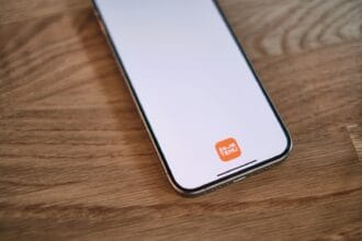 Logo temu na smartfonie